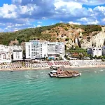 Brisa Del Mar Beachfront دراس