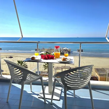 Brisa Del Mar Beachfront Lägenhet *