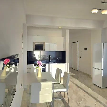 Brisa Del Mar Beachfront Apartment *